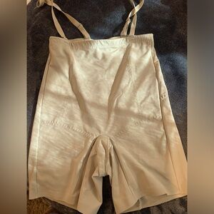 Motif Postpartum Recovery Garment-never been used